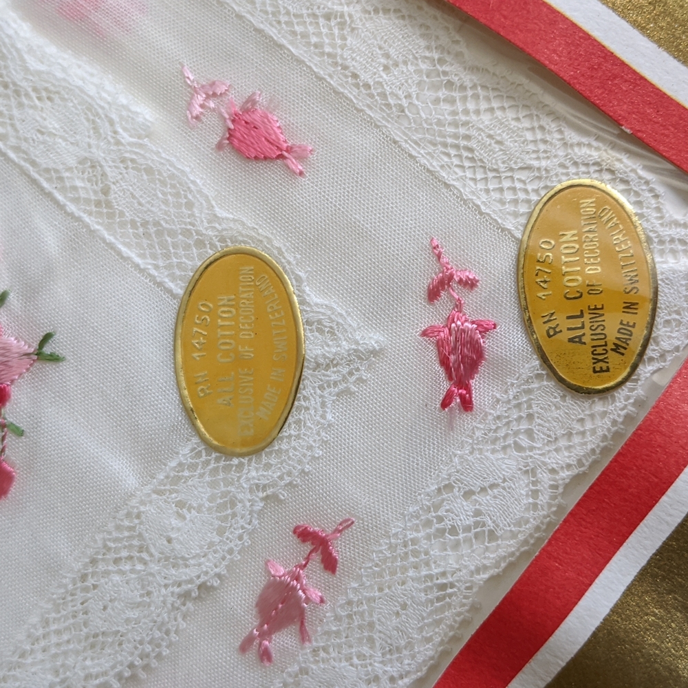 Vintage Hankie, NOS, in original Holiday Packaging - Picture 2 of 8